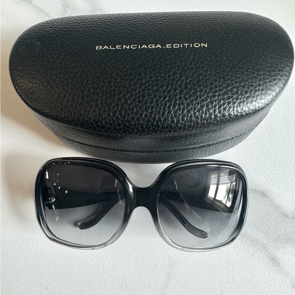 BALENCIAGA WOMEN SUNGLASSES WITH CASE. Style BL 0008/S 04 100% Authentic EUC - Picture 1 of 11